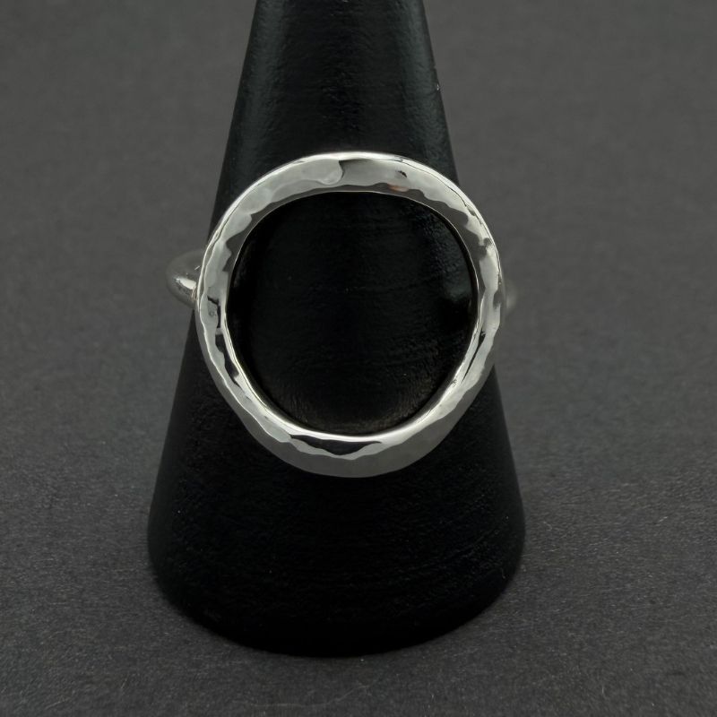 Sølvring med stor ring